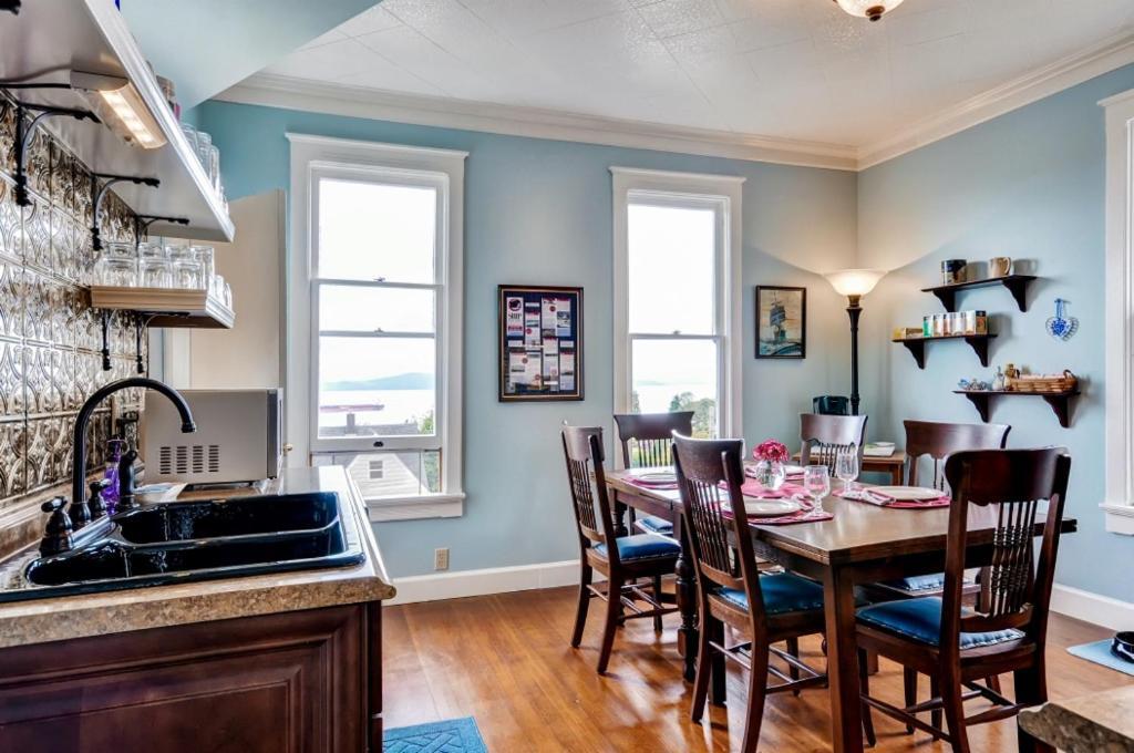 Astoria Painted Lady Historic Apt With River View! Exterior photo