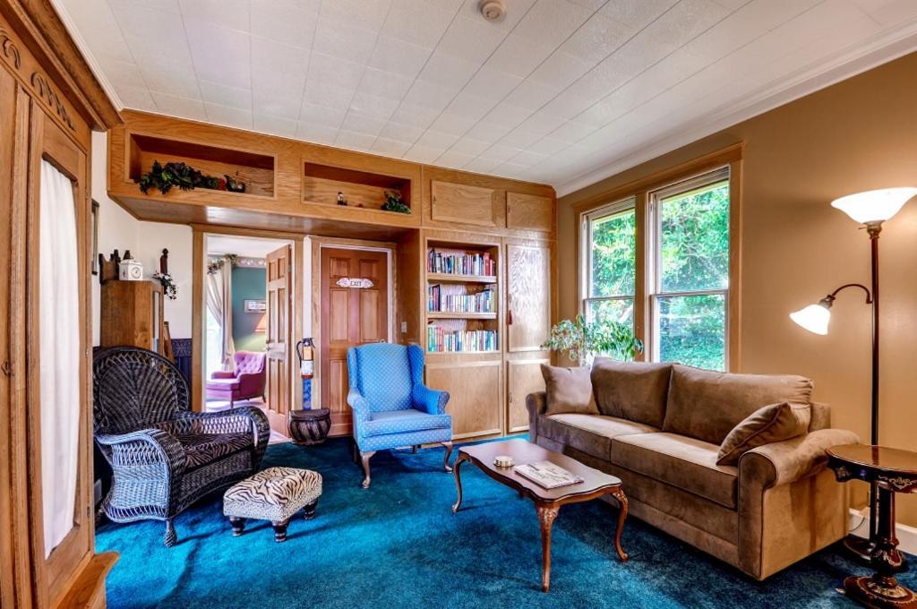 Astoria Painted Lady Historic Apt With River View! Exterior photo